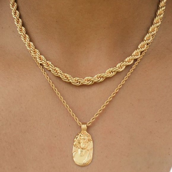 Twisted 18K Gold Chain Necklace - Picture 2 of 5